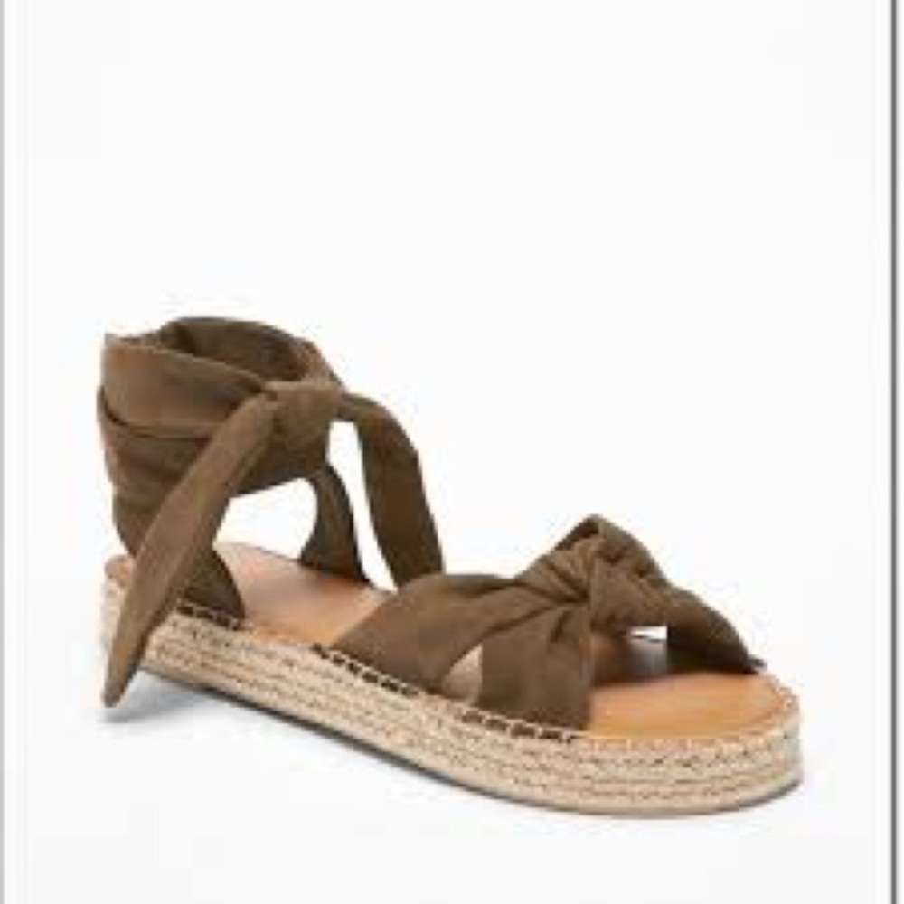 Old Navy Sueded Lace-Up Platform Espadrilles Sandals
Olive 9